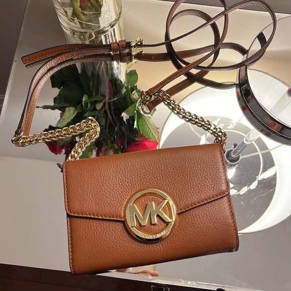 Authentic Michael Kors crossbody - Picture 2 of 4